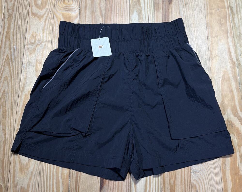 Fabletics Ultra High-Waisted Piped Nylon Short Black Size Large New With Tags